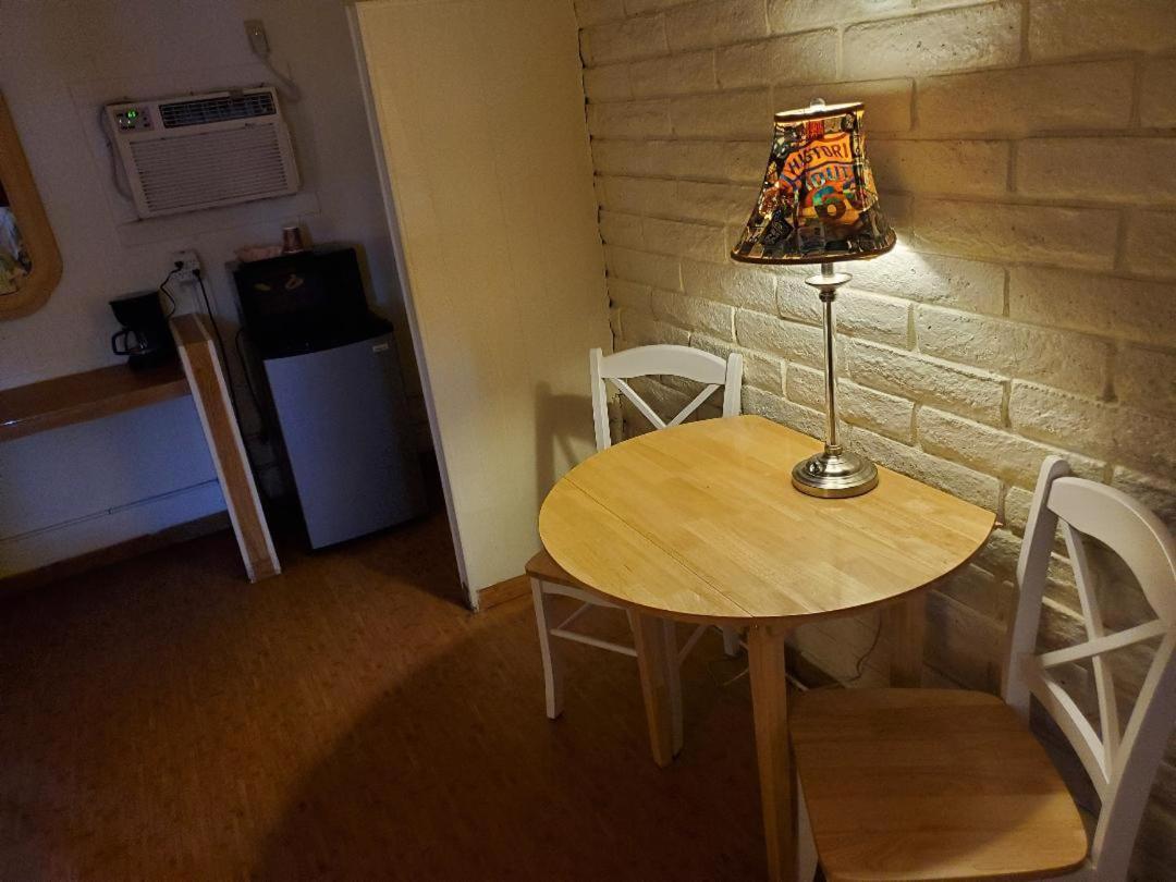 Brad'S Desert Inn Holbrook Bagian luar foto